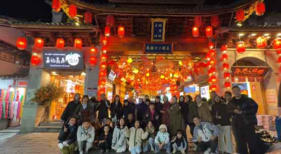 35口人开大巴春节自驾游，移动家族太好哭