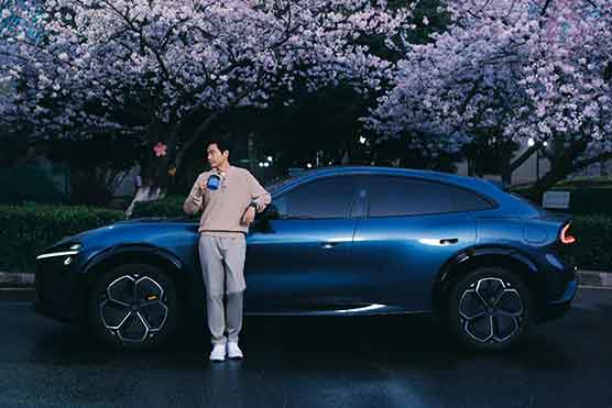 🔥雷军晒新一代SU7实拍，卡布里蓝太绝