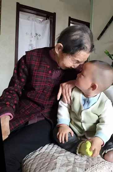 😭21岁孙子97岁奶奶 互相觉得对方超好带