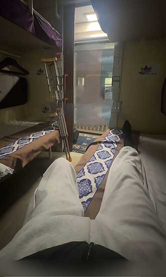 💔骨折女生躺48小时卧铺，从乌鲁木齐回江西