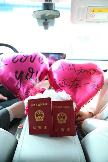 😭情人节领证排疯了！有人昨晚8点就蹲守