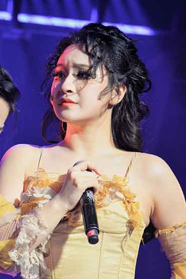 🔥27岁盲人姑娘翻唱《左手右手》封神