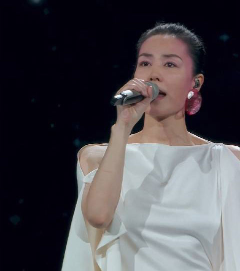 王菲未唱先火！《你我经历的一刻》热度狂飙