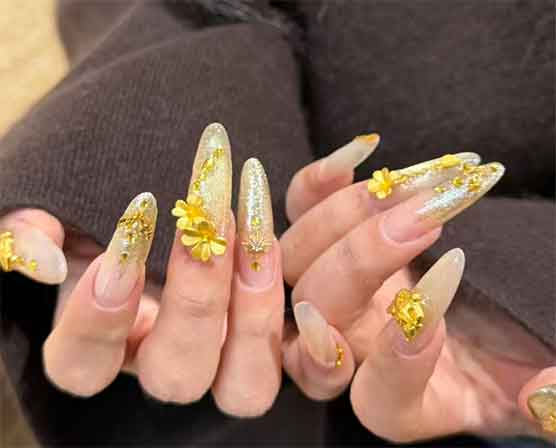2026春节顶流！4万元黄金甲刷屏指尖