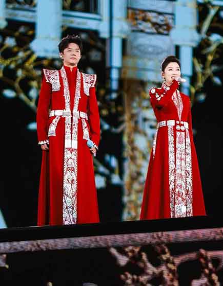 凤凰传奇《来晒秋》一开口 国泰民安具象化了