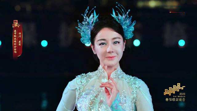 美神降世🌊迪丽热巴春晚《立上游》化身江豚精灵