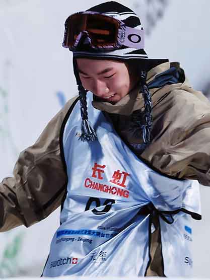 苏翊鸣完赛落泪 22岁生日夺金喜极而泣