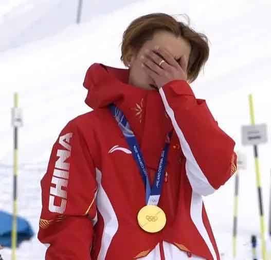 苏翊鸣米兰冬奥夺冠 边唱国歌边哭全网破防