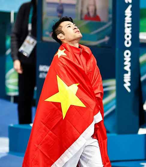 宁忠岩领奖台掩面而泣 破奥运纪录圆梦夺冠