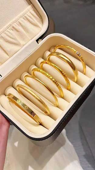 八旬老人熔金镯做戒指 公平送儿媳女儿暖全网