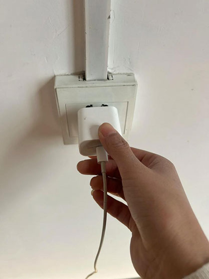 破防！充电器一拔又是一年，2026返程潮扎心了