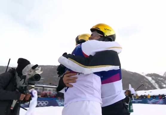 笑不活了😂王心迪夺金，队友狂喊回家生孩子