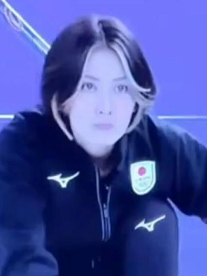 惊掉下巴🤯日本冰壶女将撞脸孙燕姿