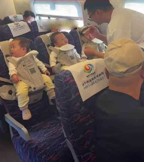2岁幼童高铁唱歌引冲突 旅客大打出手
