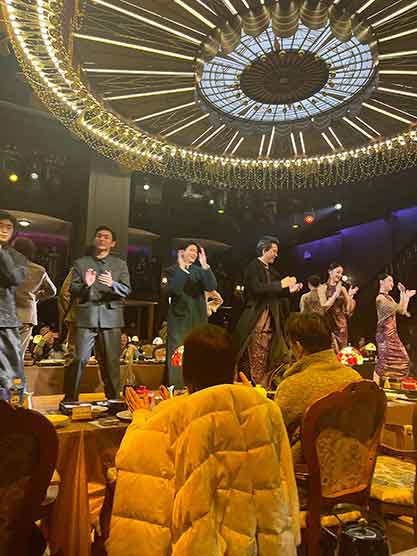 饭店老板送学生拍戏 意外成短剧爹专业户