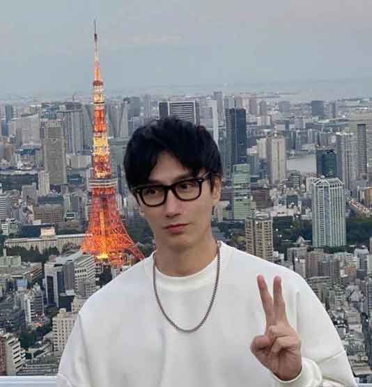 60岁模特庆生刷屏 全网追问冻龄抗衰秘诀