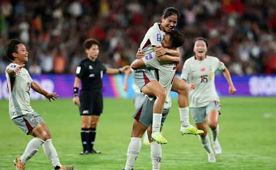 燃炸🔥中国女足2-1逆转朝鲜 小组头名昂首出线