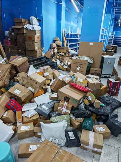 🔥妈妈攒10年快递不拆，全家开启拆箱大战