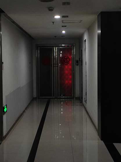 可爱爆🔥女子灭火救整栋楼，网上求表扬