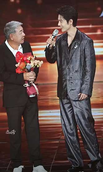 郑晓龙获品质剧匠，深耕国剧铸就经典