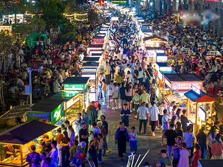夜间经济持续发力，特色玩法点亮城市夜生活