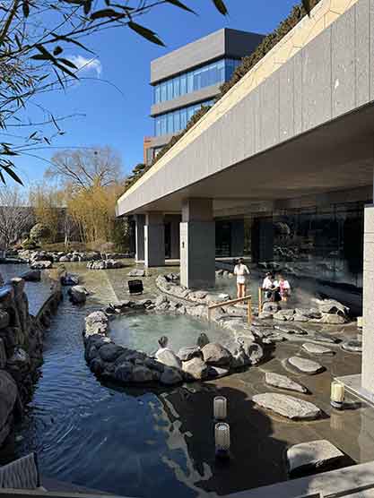 汤泉馆成海外游客新晋打卡地 入境游新风潮