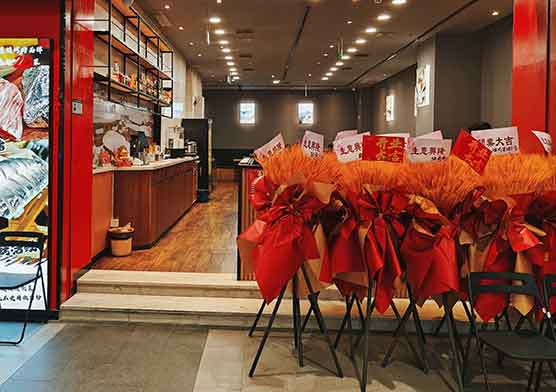 老板豪掷3万!邀300位老顾客免费吃烤肉