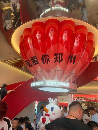 蜜雪冰城总部挤爆了 人均排队5小时