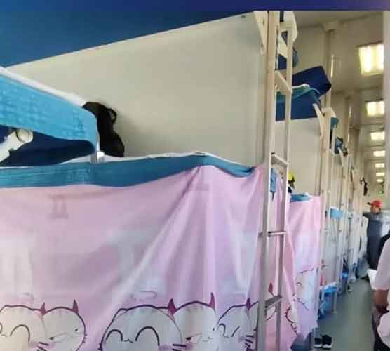 动车加装卧铺床帘走红 12306回应