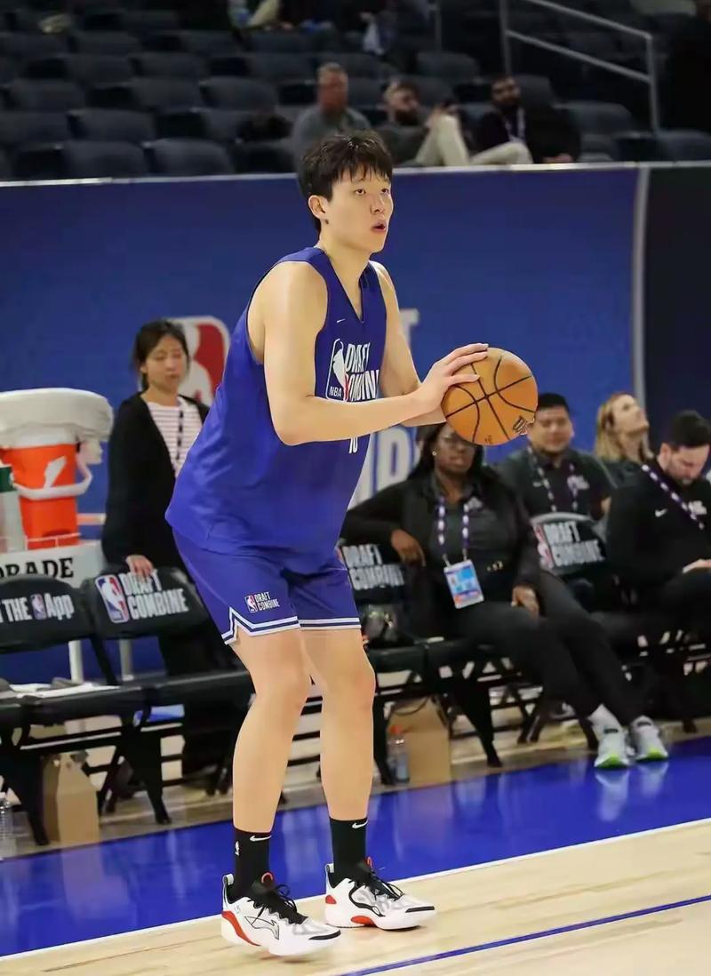 杨瀚森9分7篮板