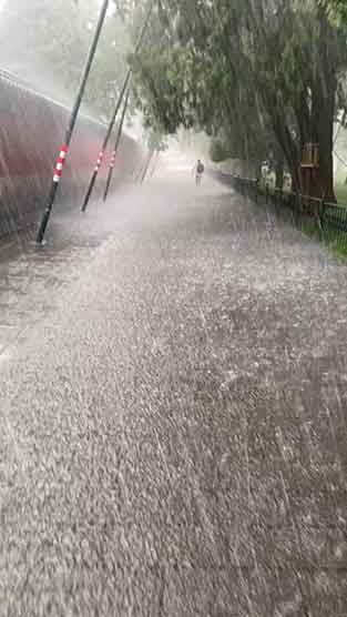 北京大雨下到模糊！四区冰雹预警齐发