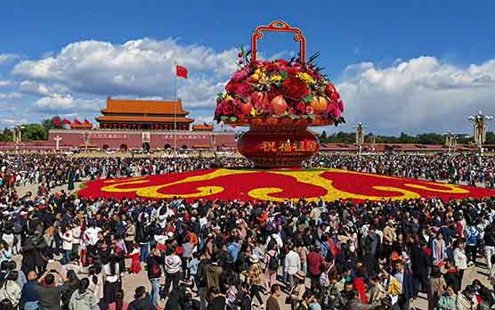 各地国庆氛围感拉满!街头满眼中国红
