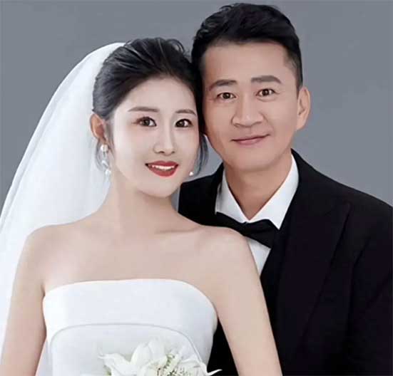 李嘉明正式举办婚礼