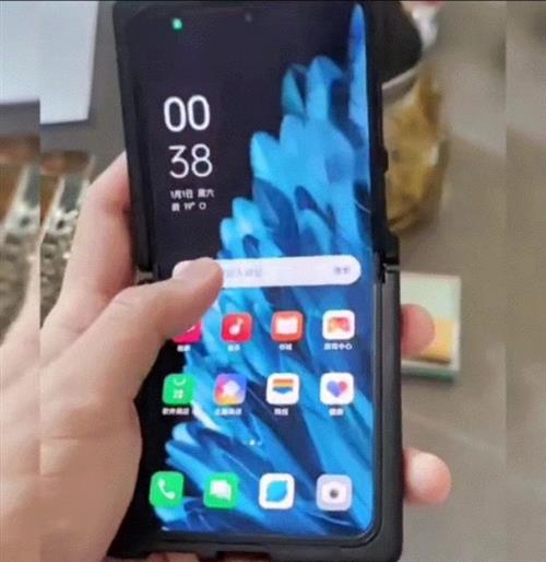 OPPO Find N2 Flip工程机曝光：副屏小窗让人想到魅族