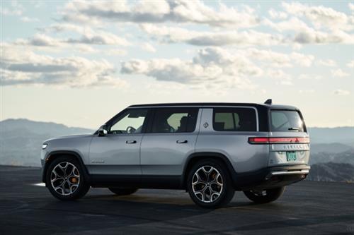 Rivian 2023年净亏54.3亿美元，将裁员10%