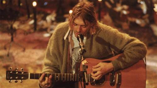 Nirvana 主唱 Kurt Cobain 于「MTV Unplugged」表演用吉他即将开放拍卖