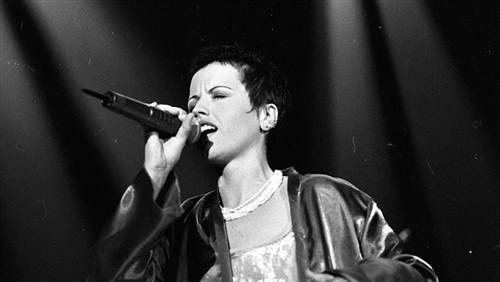 The Cranberries 发布告别歌曲《In the End》致敬主唱 Dolores ORiordan