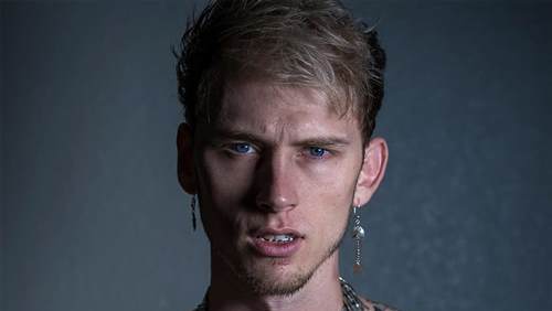 Machine Gun Kelly 分享对 Eminem 新歌《KILLSHOT》的看法