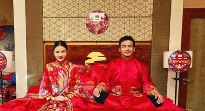 杨烁9月25日将补办婚礼 与妻子结婚照曝光