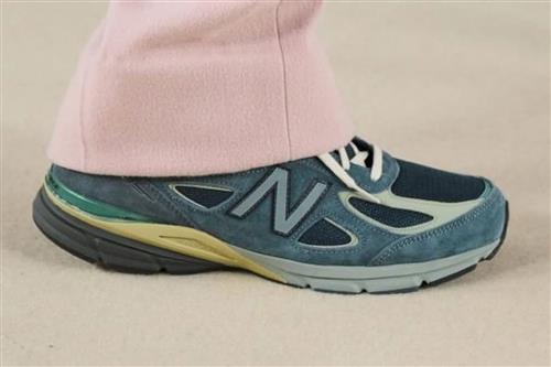 AURALEE x New Balance 990v4 MADE in USA 最新联名鞋款发布