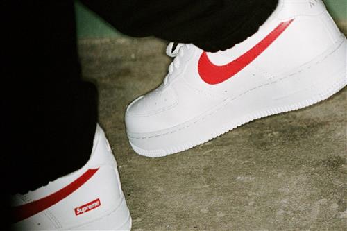 Supreme x Nike Air Force 1 中国限定配色曝光