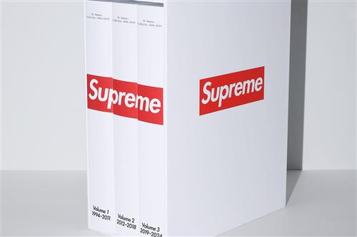 Supreme 正式发布《30 Years: T-Shirts 1994-2024》纪念书册