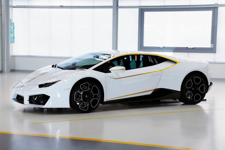 教宗方济各签名版 Lamborghini Huracán 天价成交