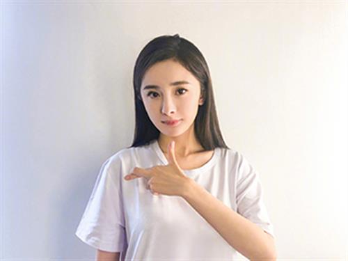 杨幂女儿心脏有问题？ 原来只是一场乌龙吓坏杨幂