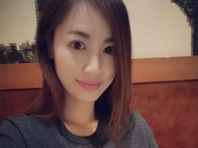 马蓉坐豪车自拍露百万名表 离婚后生活滋润马蓉近况被揭