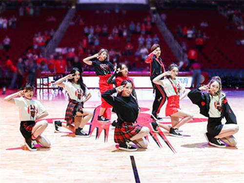 火箭少女NBA火箭主场表演 歌曲首发业务能力炸裂