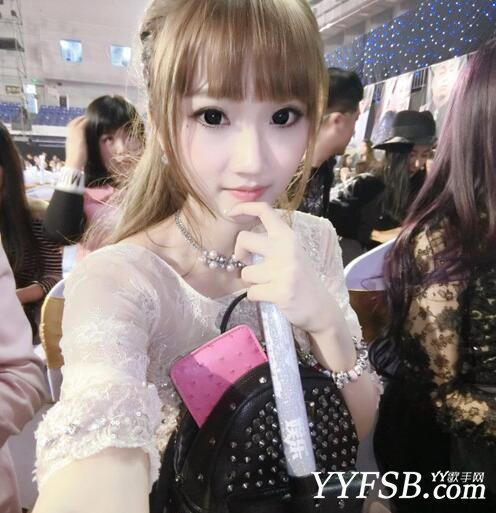 典典