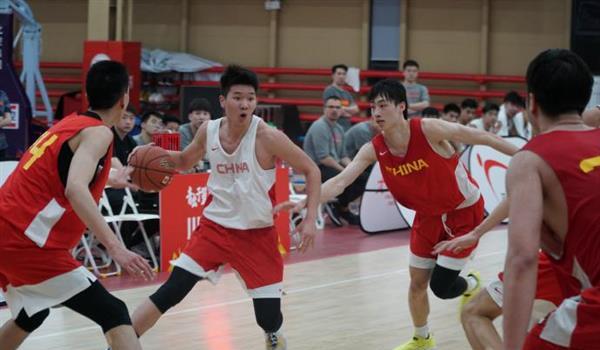 对抗赛-U18男篮88-66胜U17男篮 张知垚16+13