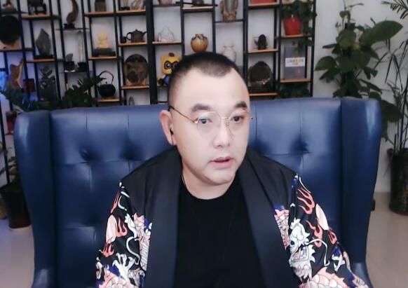 快乐哥称没有于利有钱，与芒果TV合作，公会将搬迁至湖南